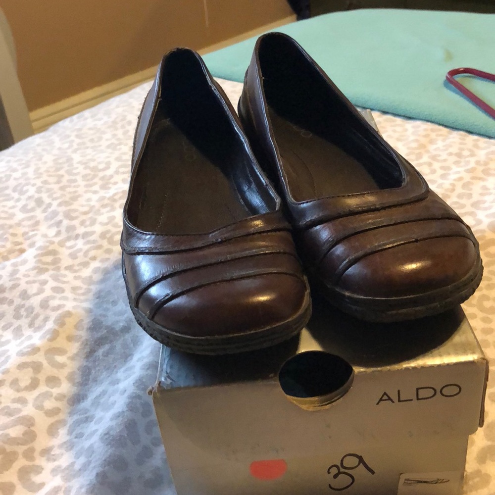 Aldo Bella brown leather flats
